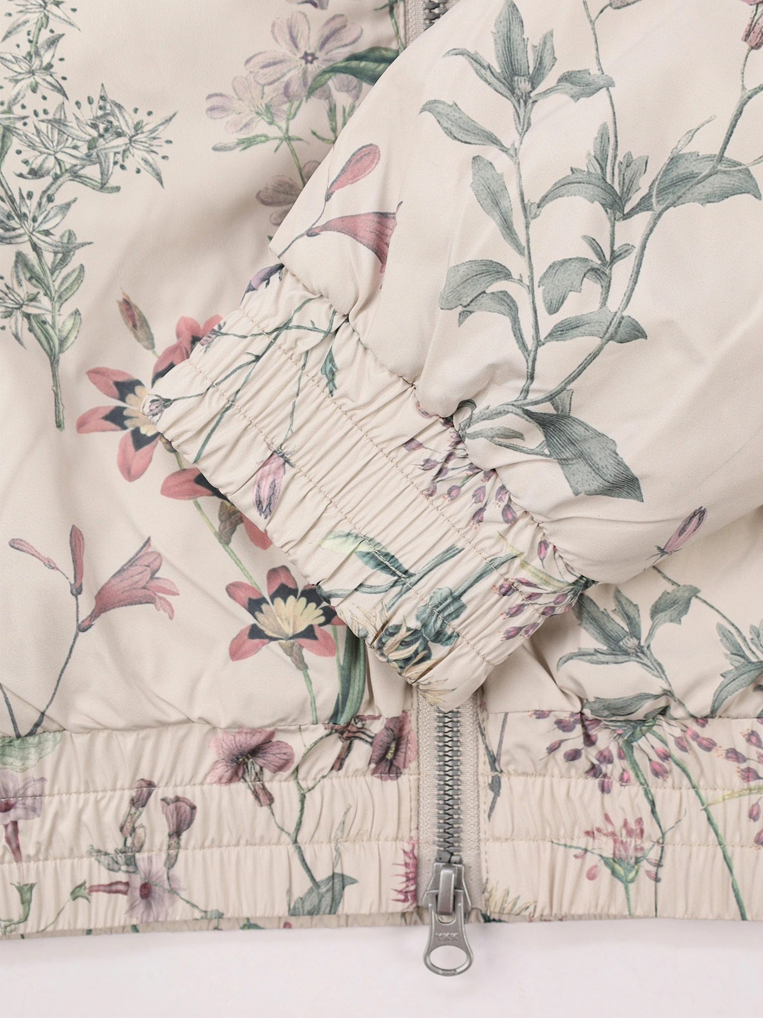 Куртка молочного цвета с цветочным принтом